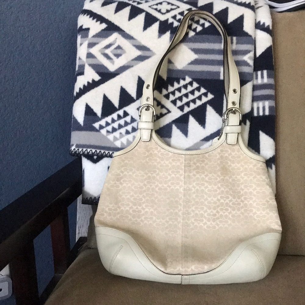 Coach bag.  Logo.